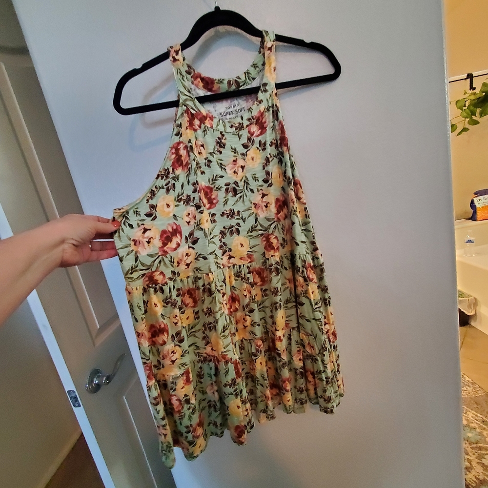 Torrid Tank - Picture 2 of 3